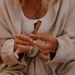 Kuinka välttää liiallista tietojen jakamista deittailussa expattina