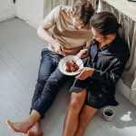 Hauskat anonyymit videokeskustelut Ihmiset jakavat hauskoja kokemuksiaan