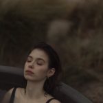 Näytön takaiset suhteet vuonna 2026: Odottamattomia etuja