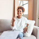 Nimettömän flirttailun perusteet ja vinkit onnistumiseen