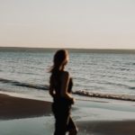 Huumorin merkitys vastakkaisen kemian luomisessa deittailussa