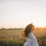 10 syytä miksi näytön takaiset suhteet toimivat yllättäen